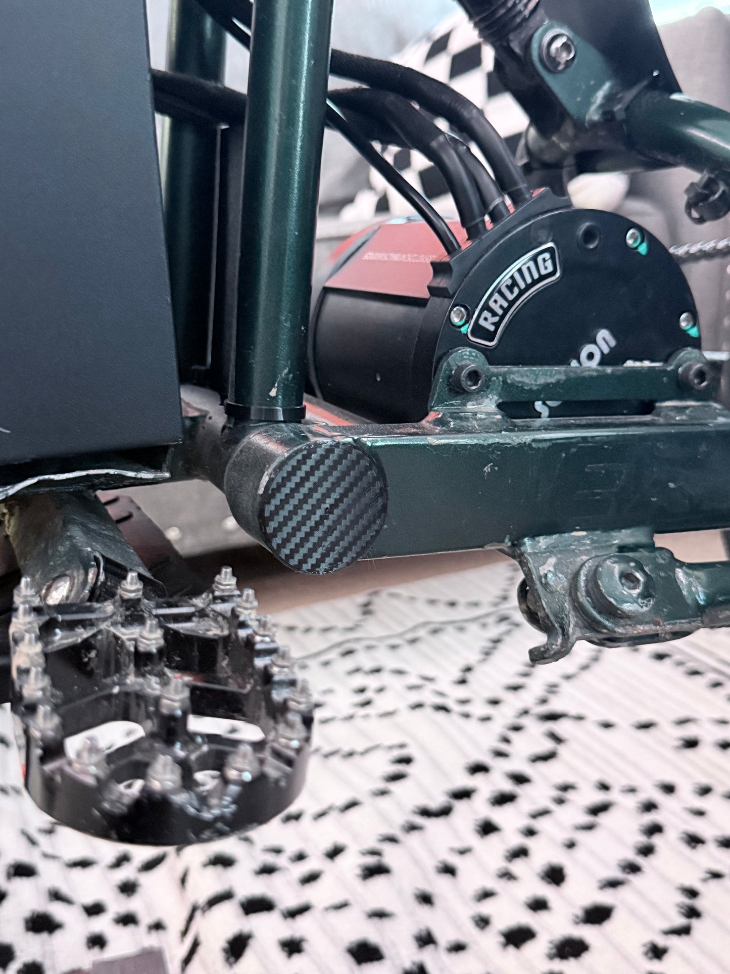 Razor Swing Arm Plugs-Carbon