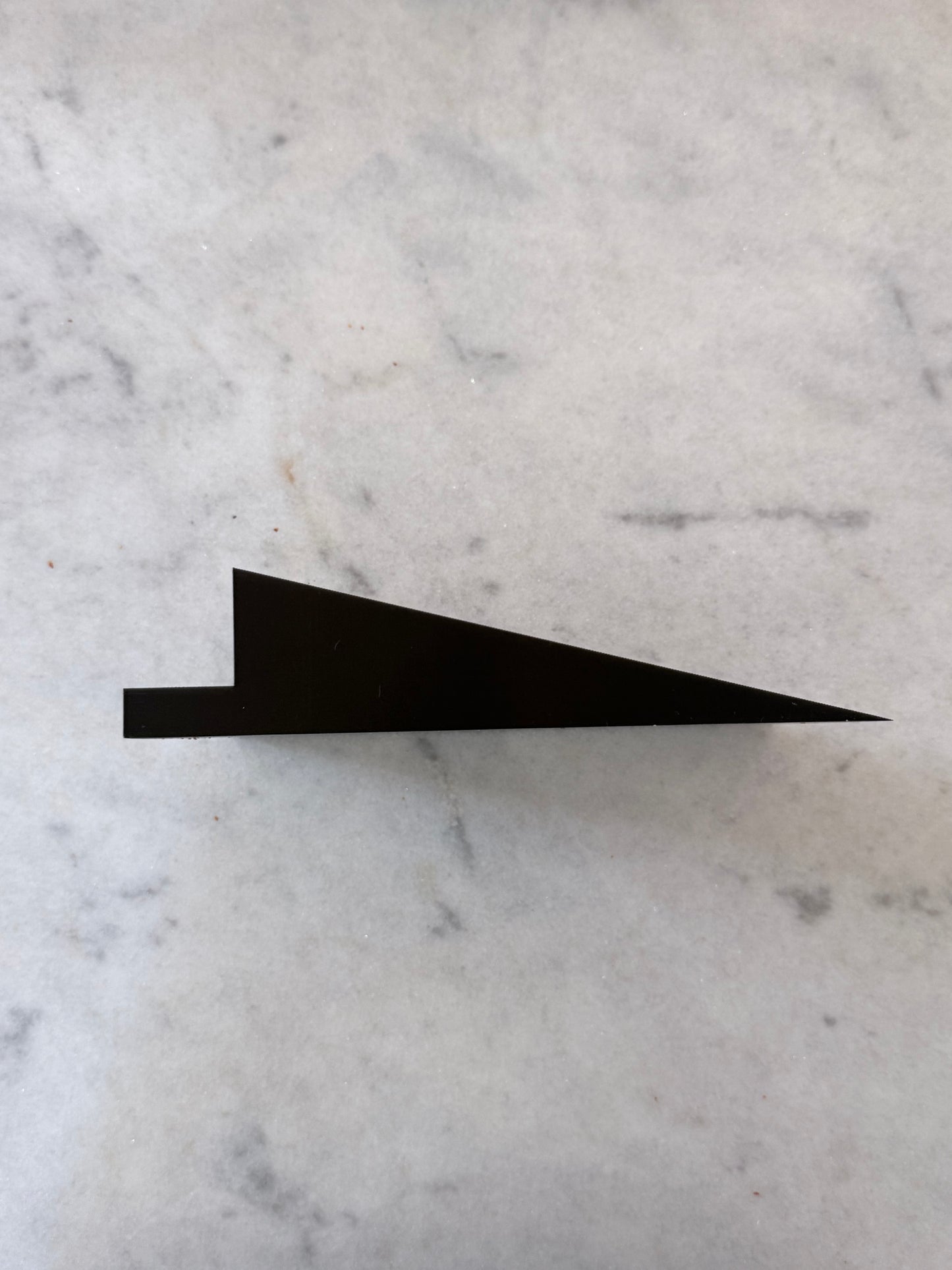 Razor battery wedge